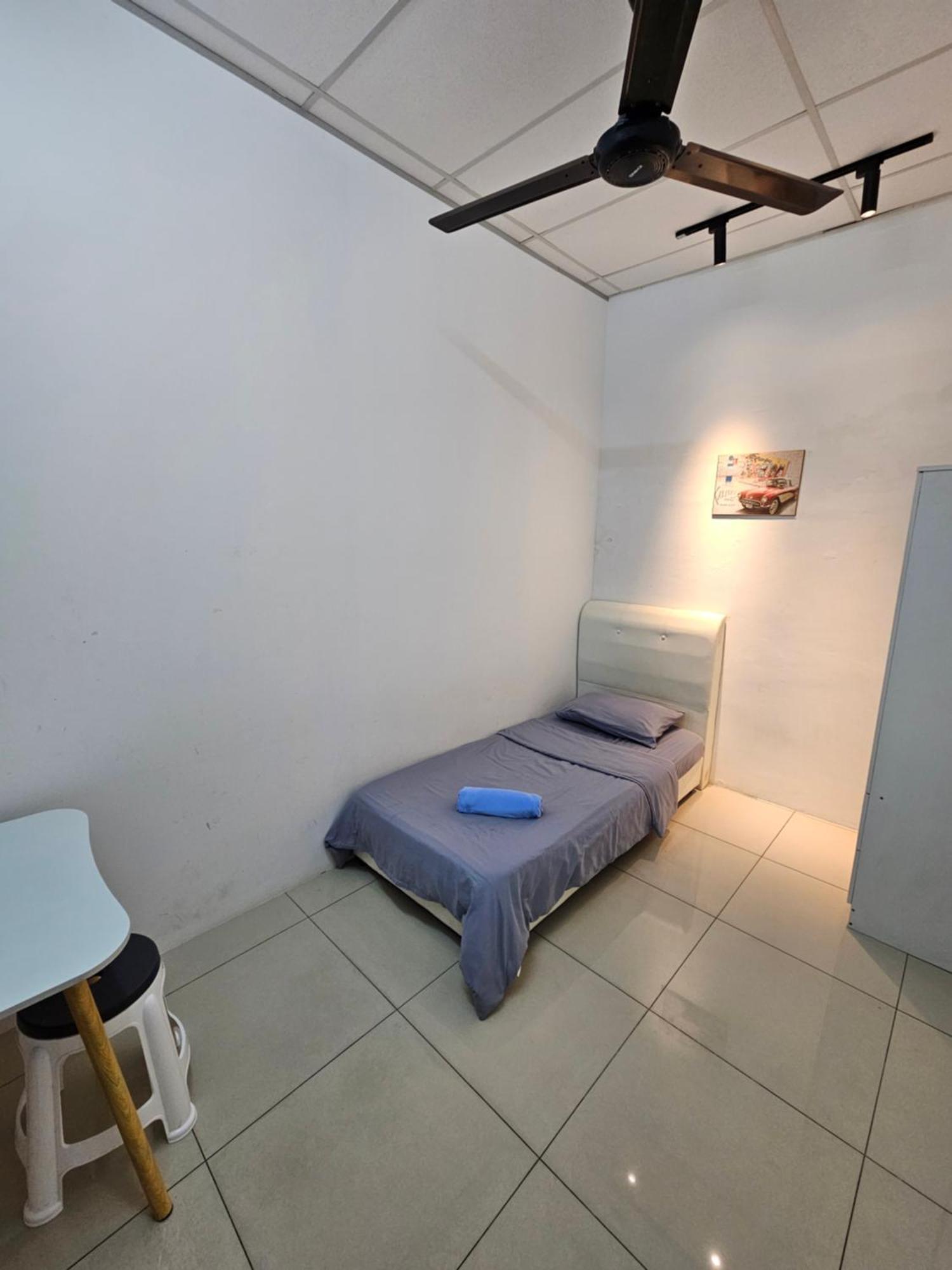 Color Mixed Home Hostel George Town Exterior foto