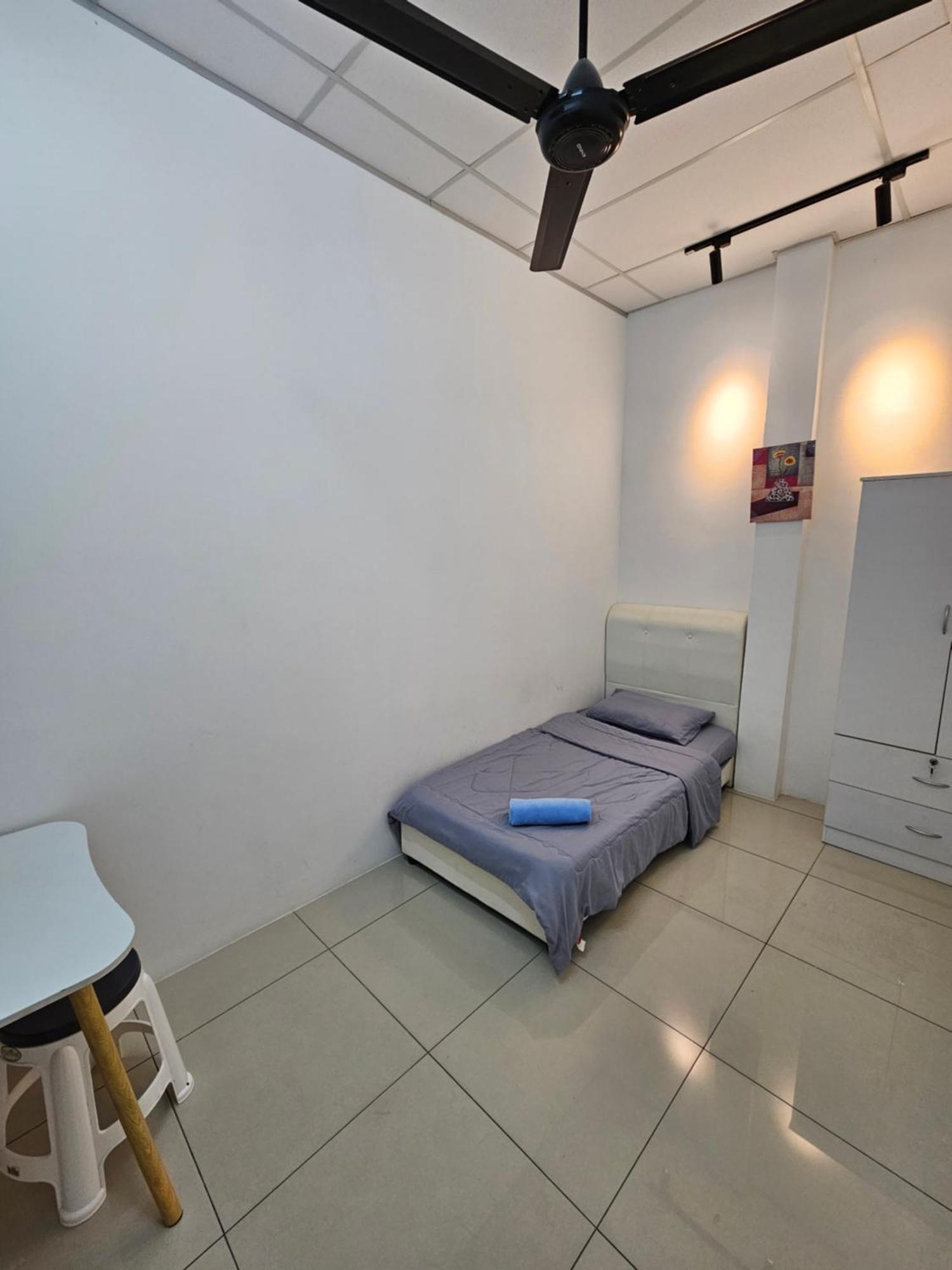 Color Mixed Home Hostel George Town Exterior foto